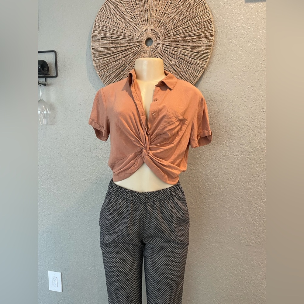 Cropped Buttoned Top - Picture 4 of 4